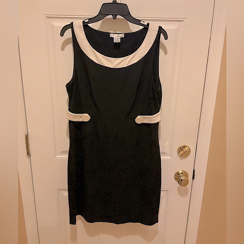 Chic Black and White Sleeveless Dress Size 14